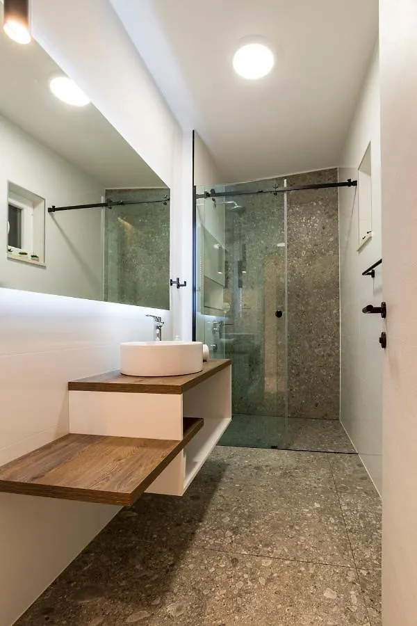 Apartments & Rooms Graso