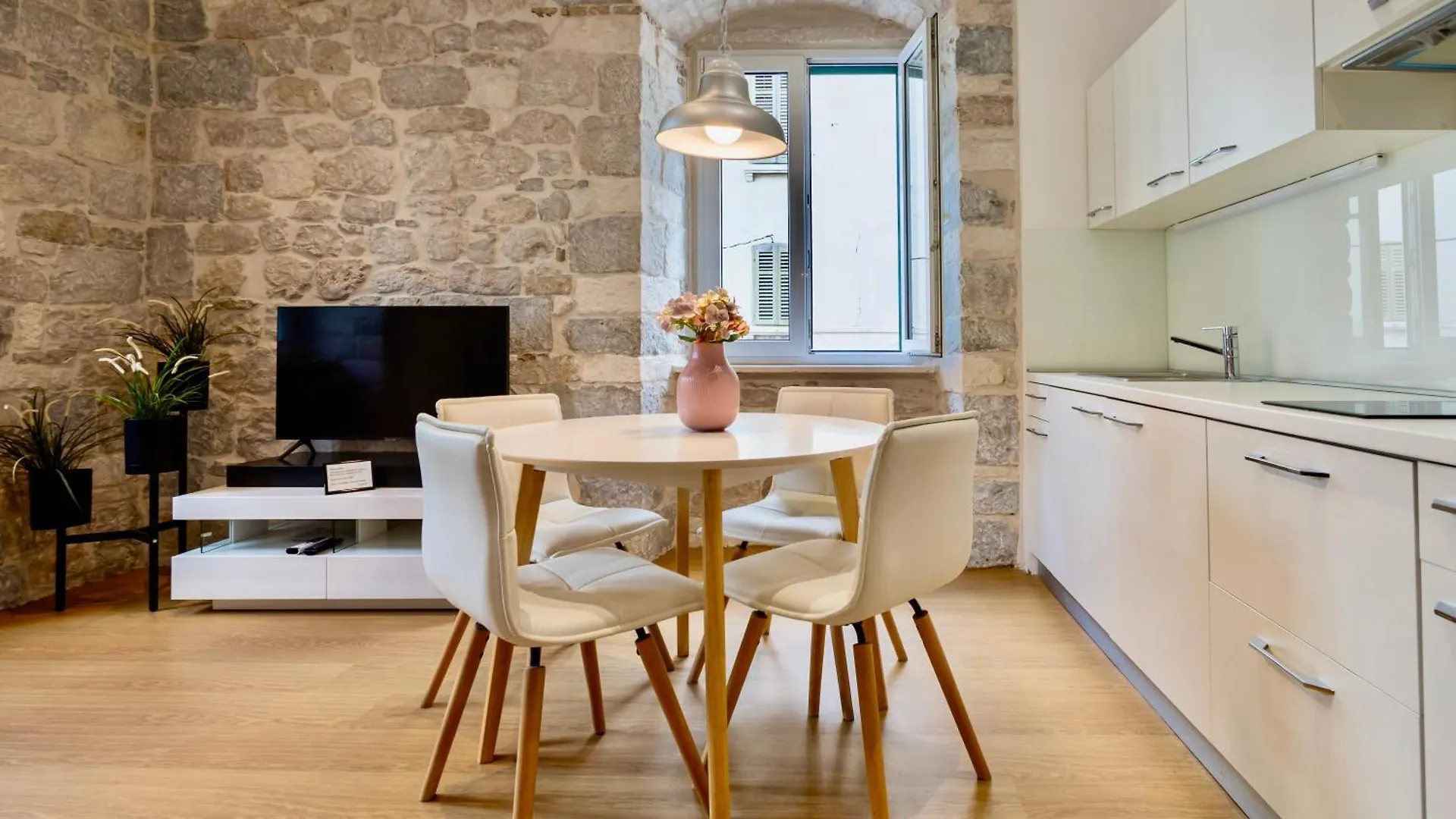 Apartments & Rooms Graso