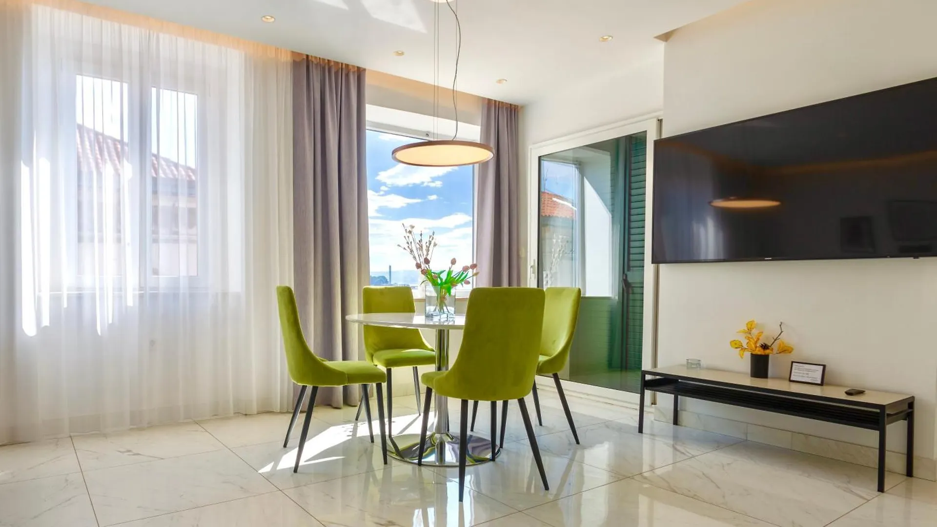 Apartments & Rooms Graso 0*, Split