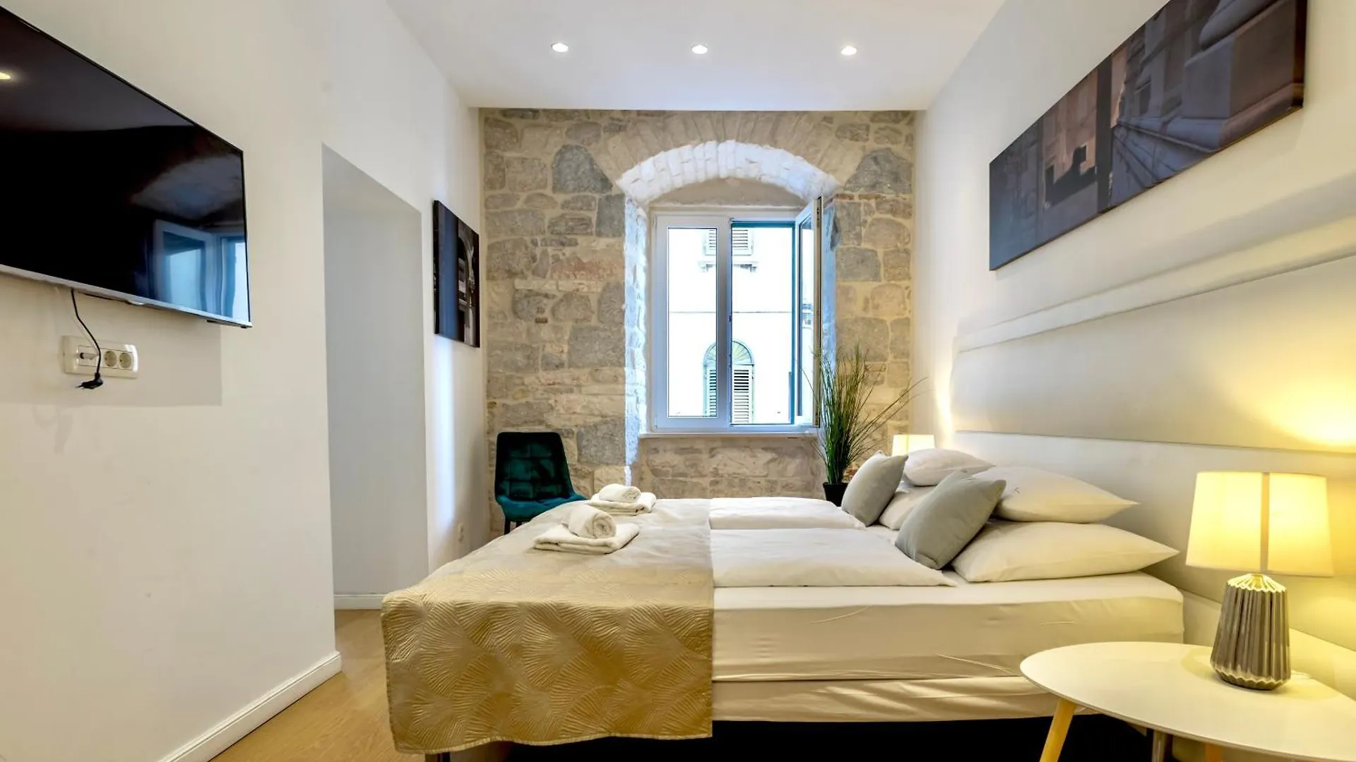 Apartments & Rooms Graso