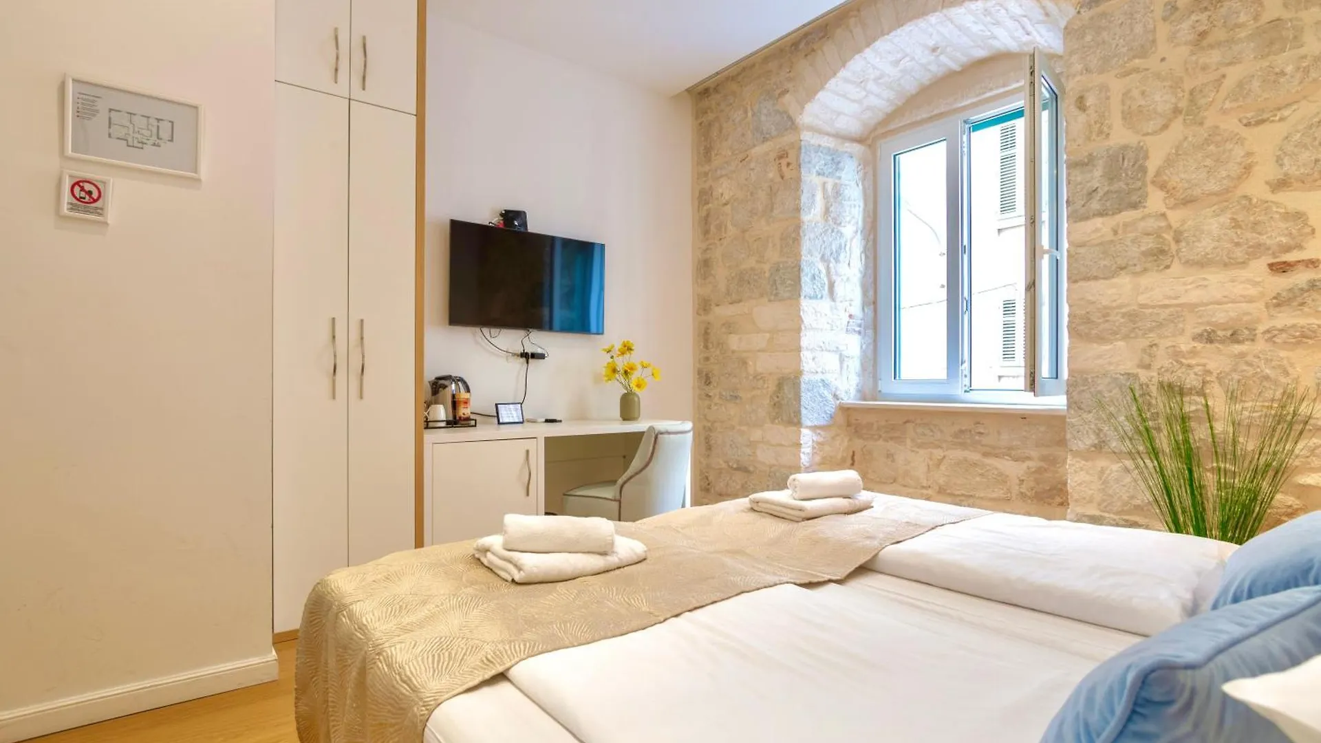 Apartments & Rooms Graso