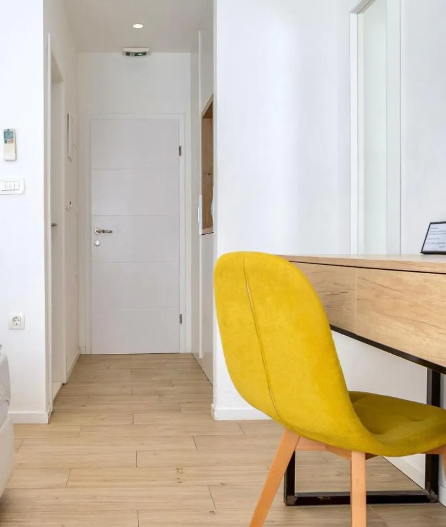 ספליט Apartments & Rooms Graso 0*,