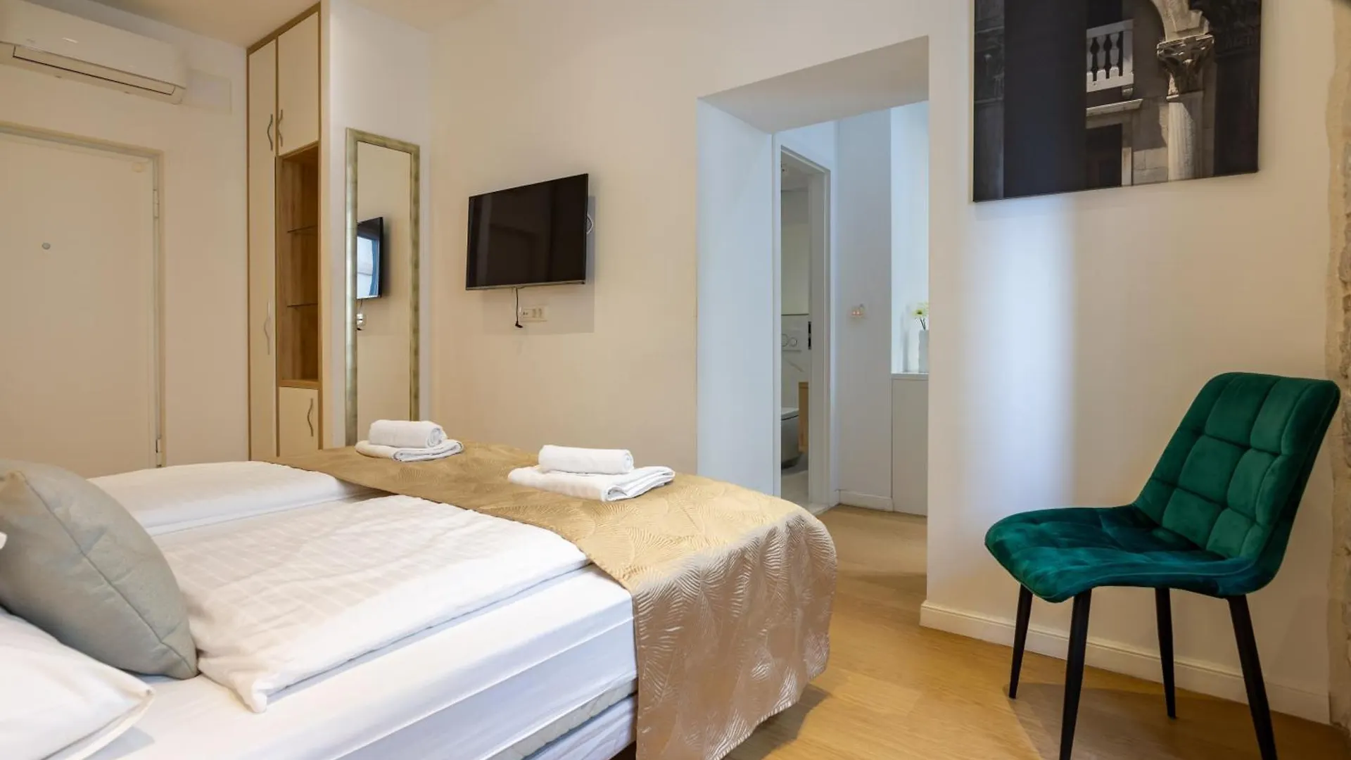 Apartments & Rooms Graso Split 0*,  Croacia